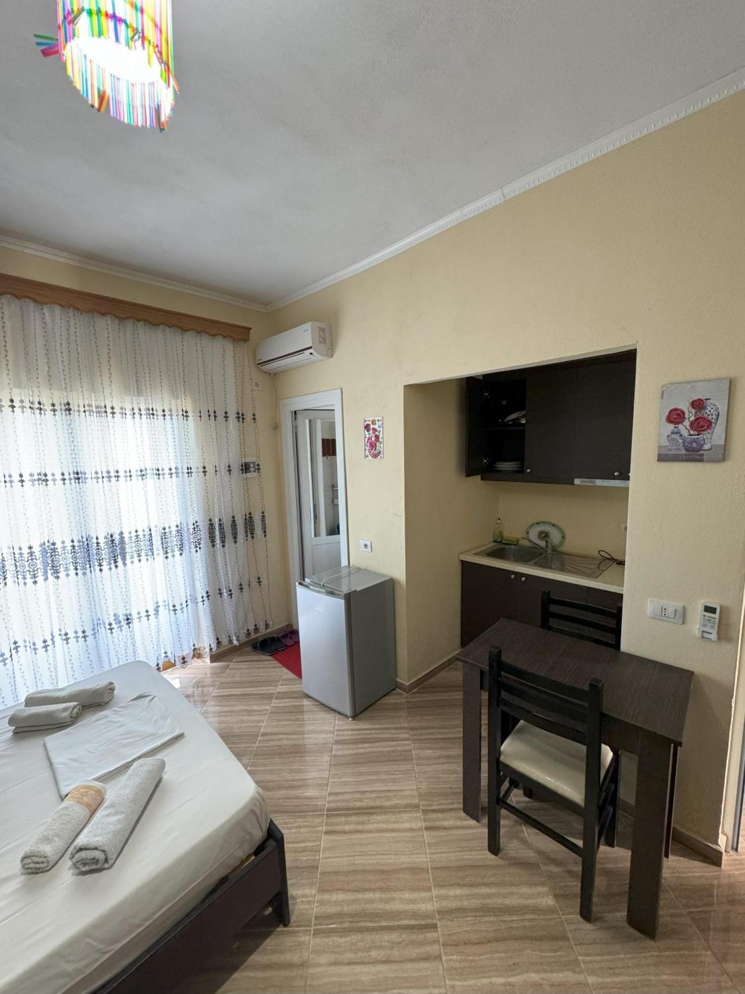 Adrian Agustin Rooms Lukove Ngoại thất bức ảnh