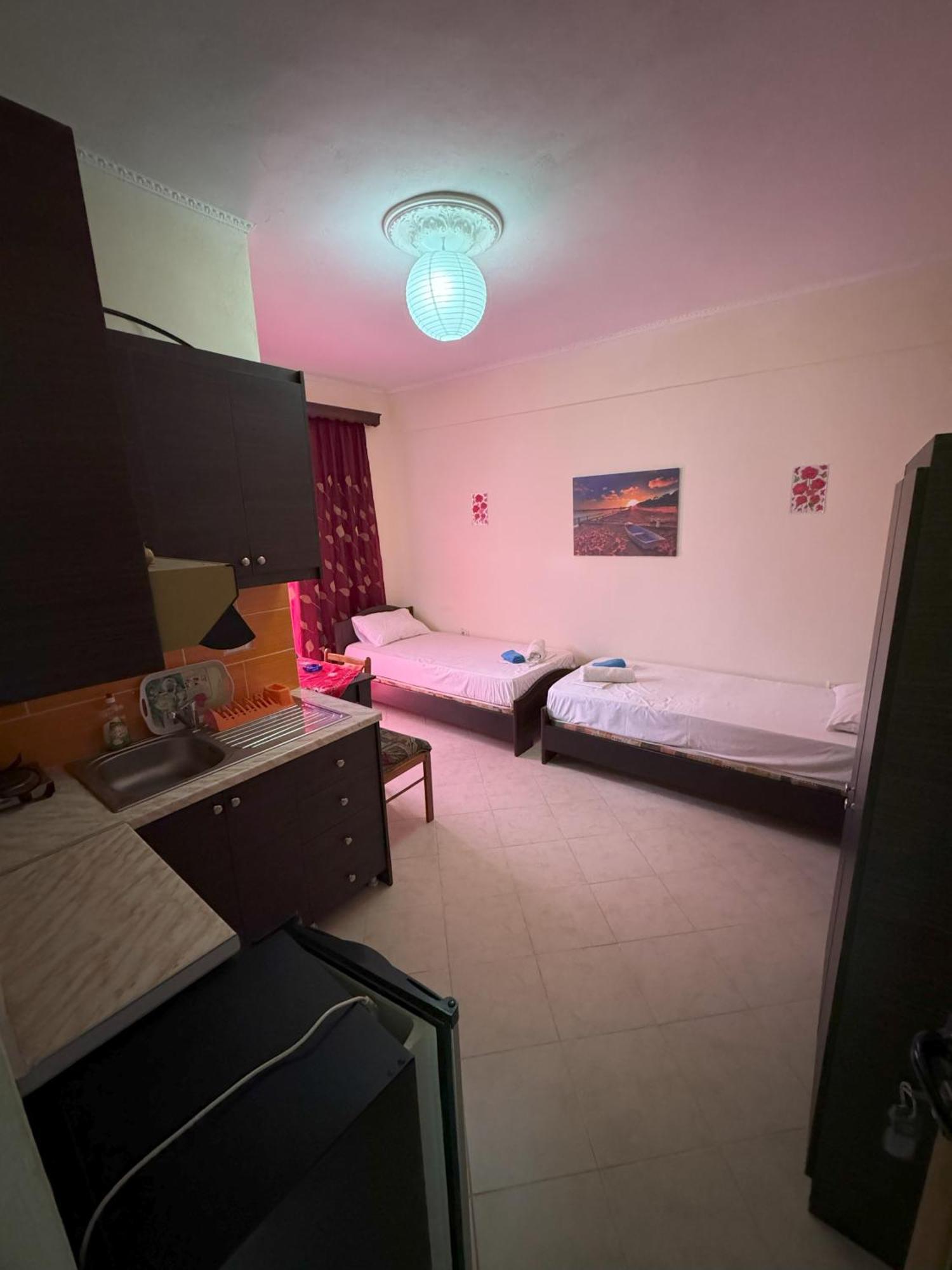Adrian Agustin Rooms Lukove Ngoại thất bức ảnh