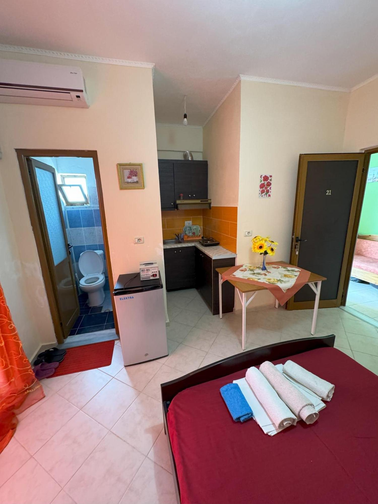 Adrian Agustin Rooms Lukove Ngoại thất bức ảnh