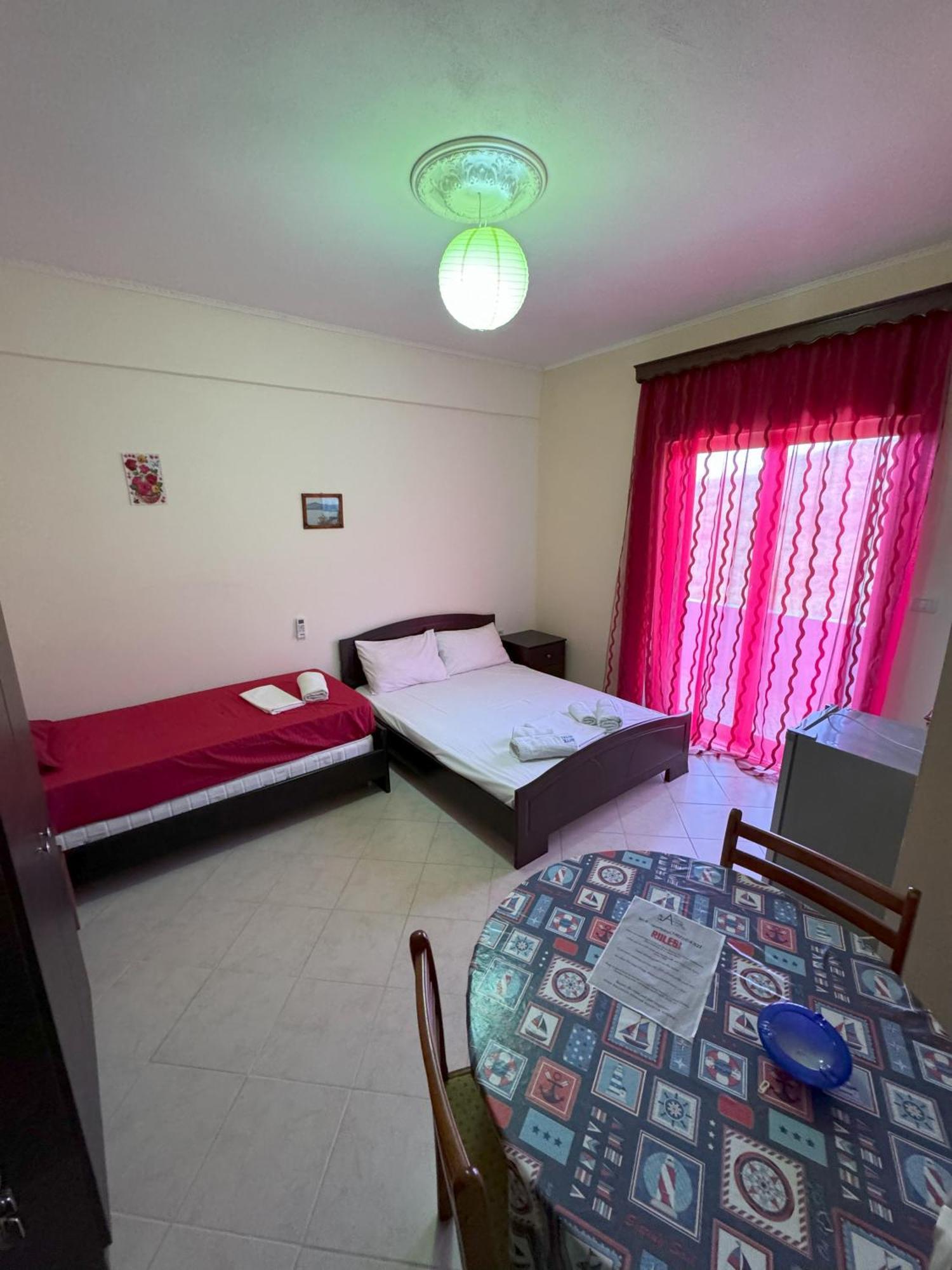 Adrian Agustin Rooms Lukove Ngoại thất bức ảnh
