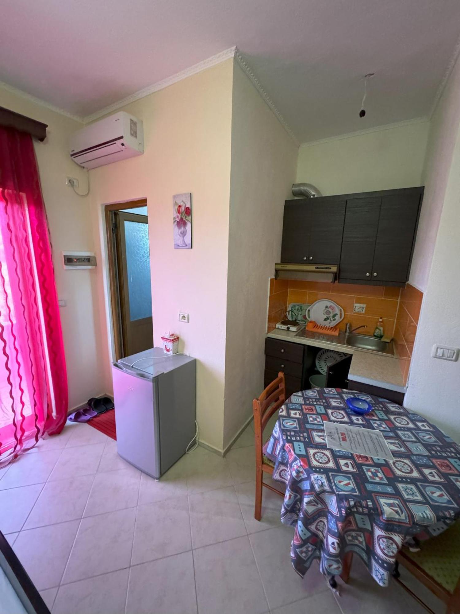 Adrian Agustin Rooms Lukove Ngoại thất bức ảnh