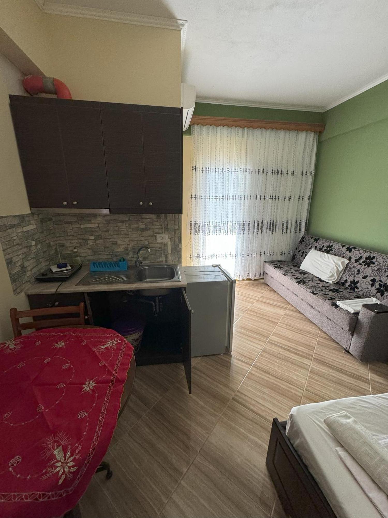 Adrian Agustin Rooms Lukove Ngoại thất bức ảnh