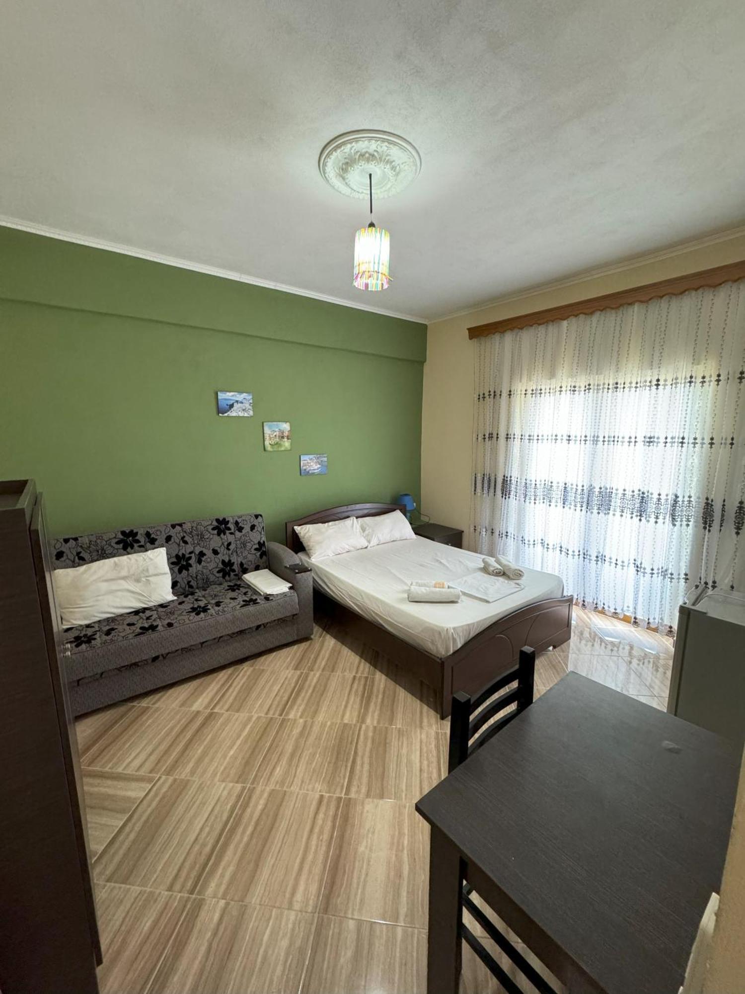 Adrian Agustin Rooms Lukove Ngoại thất bức ảnh