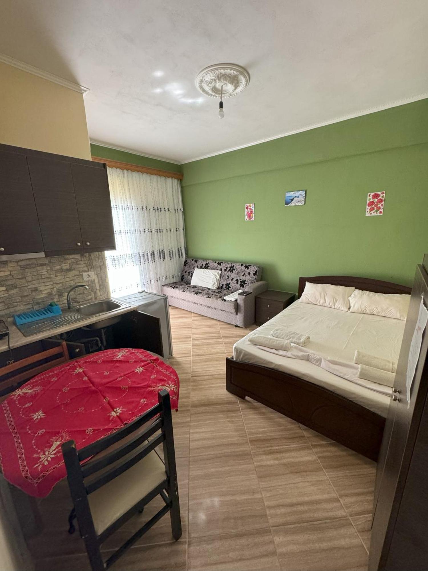 Adrian Agustin Rooms Lukove Ngoại thất bức ảnh