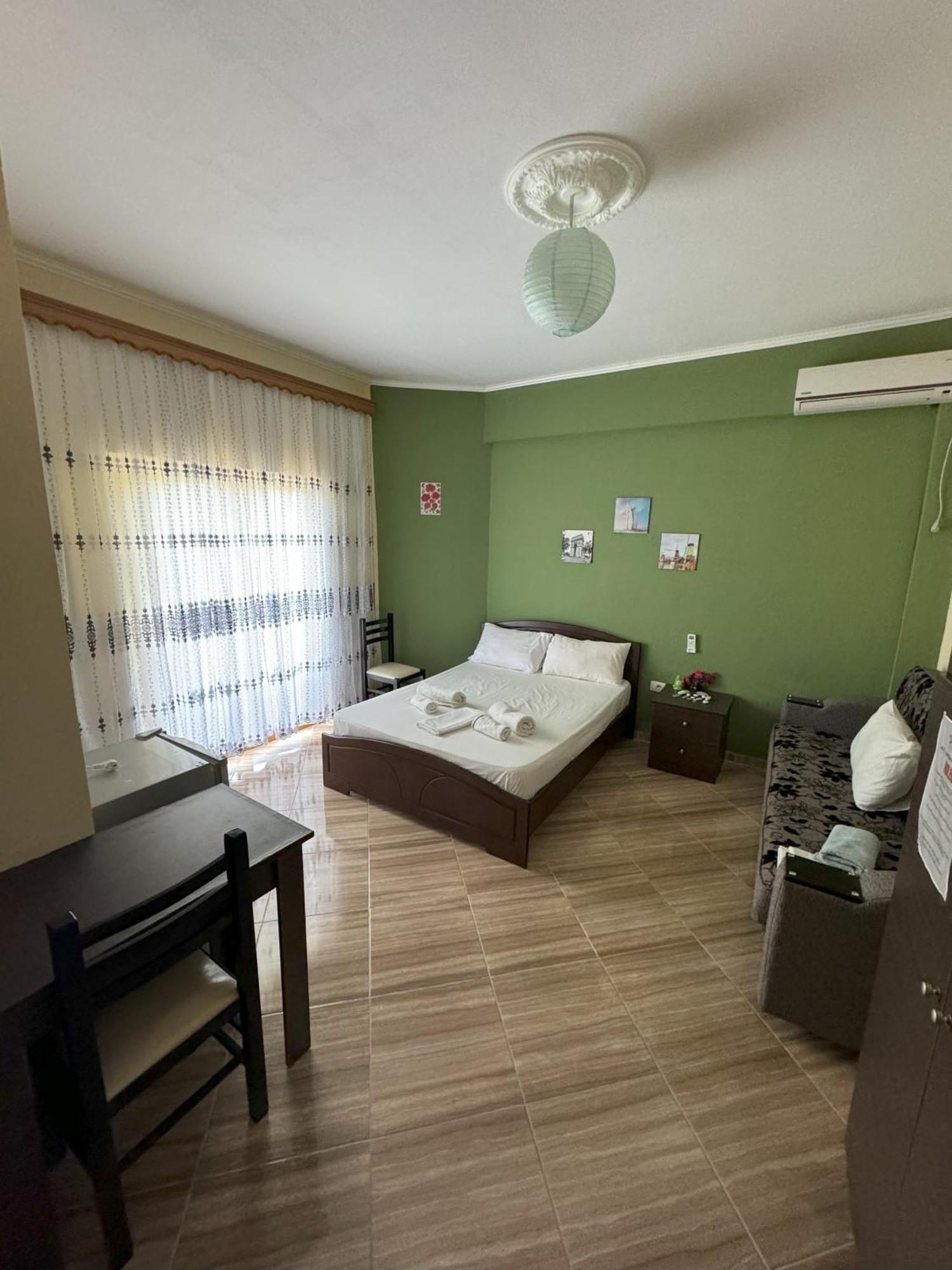Adrian Agustin Rooms Lukove Ngoại thất bức ảnh