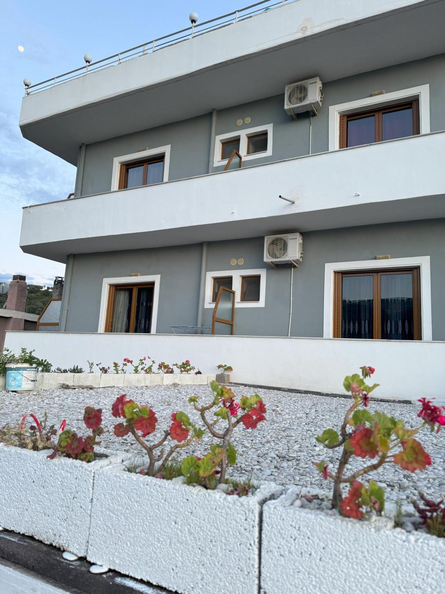 Adrian Agustin Rooms Lukove Ngoại thất bức ảnh