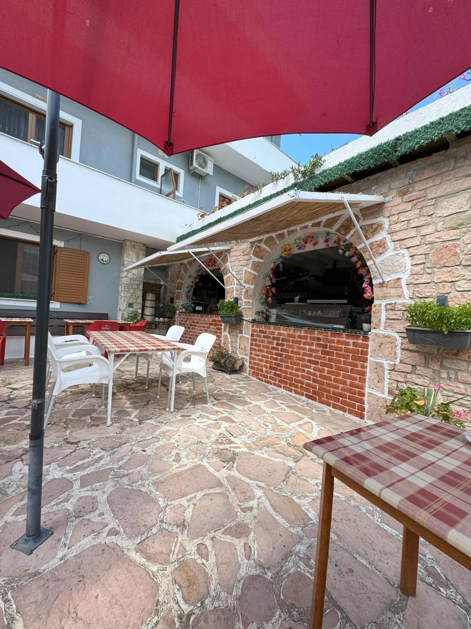 Adrian Agustin Rooms Lukove Ngoại thất bức ảnh