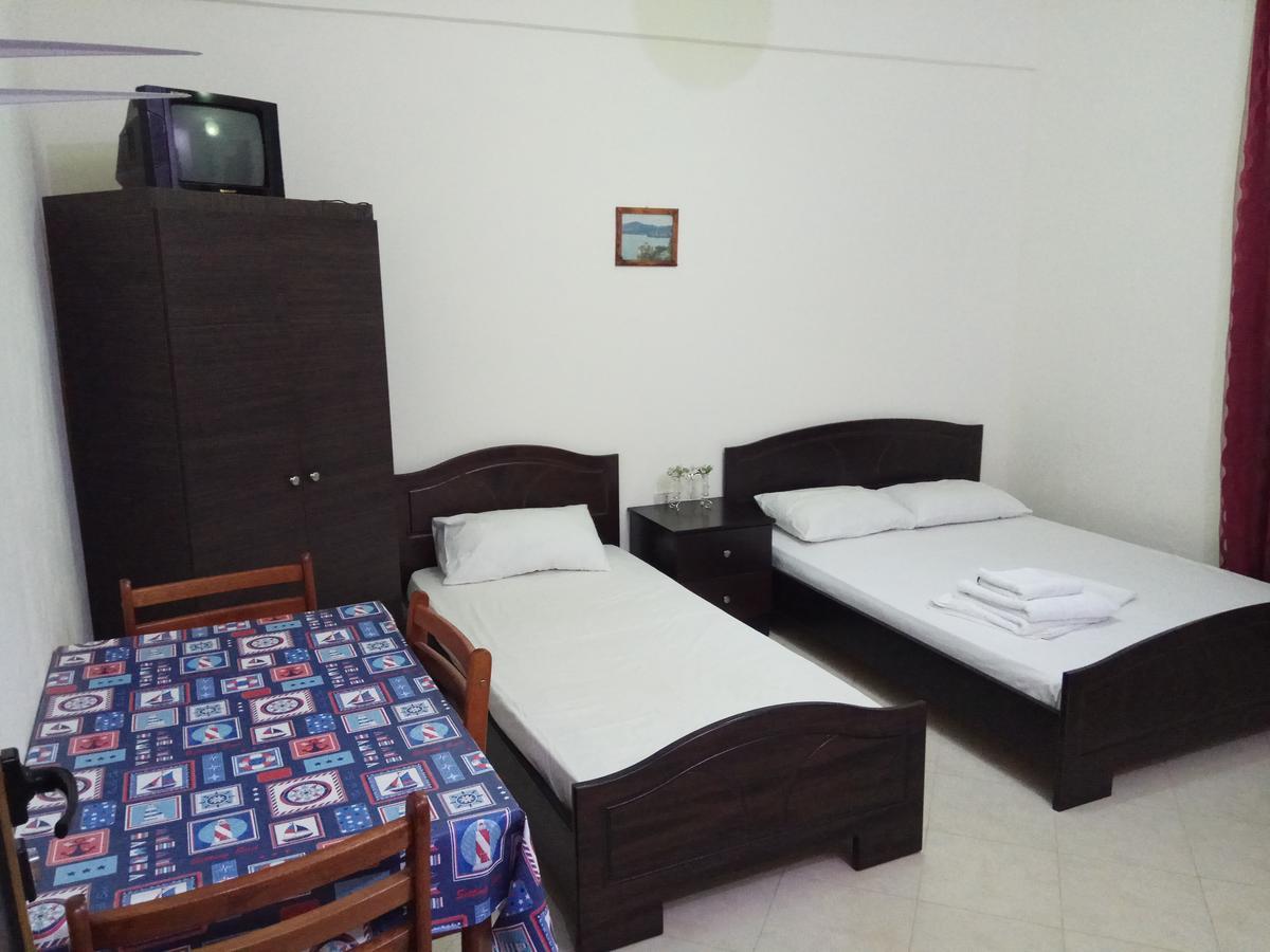 Adrian Agustin Rooms Lukove Ngoại thất bức ảnh